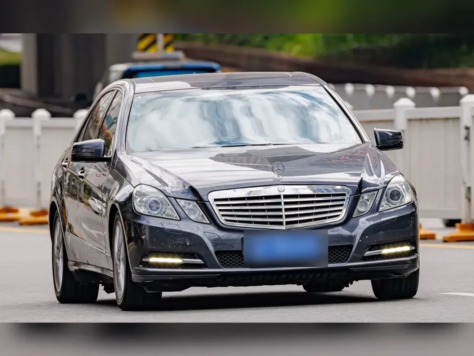 Mercedes-Benz E-Serisi 2025